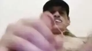 أقدام مجموعة من ثلاثة أشخاص عامل التوصيل