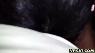 فموي إباحي: فتاة تتعامل مع حزمة صلبة ساخنة