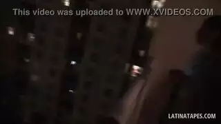 لاتينية مثيرة من باريس تستمتع بعصا سحرية بشكل جامح