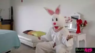 الجو بارد ينيك اخته في الغرفه مترجم وهم نائمون
