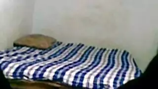 نيك مصري إباحي: الحارس ينيك وجهها ثم يأكل كسها العصيري