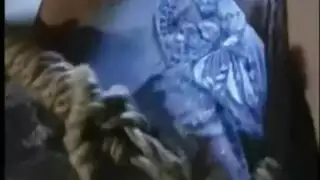 جلسة جماع صعبة: الوحش الأبيض يمدد الثنائي الآسيوي