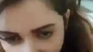 محترفة مصرية مغرية تظهر مهاراتها في مص القضيب العربي بعمق