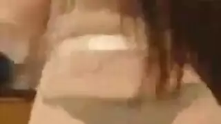 تقاسم مني: نجمات إباحية مراهقات يشاركن قذفًا من قضيب واحد