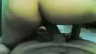 منحنيات نارية وثدي كبيرة في مشهد إباحي صريح