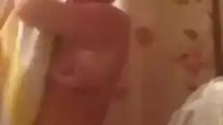 أم كبيرة الثدي تمارس الجنس مع صديق الابن في لقاء سري