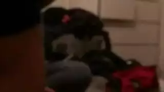 وجه يُفْتَن بشقراء متهيجة في العراء