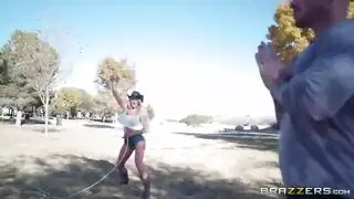 تدخل على زوجها يخون فيها مترجم