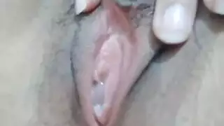 التدليك يتحول إلى بورنو عنيف بينما تتوسل الفتيات للقضيب