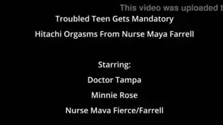 عصا هيتاشي للدكتور تامبا تمنح المراهقة المضطربة ميني روز هزات جماع شديدة مع صراخ