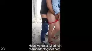 شاب تركي يضاجع امرأة محجبة في موقع البناء