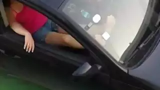 مراهقة عربية تشتهي تكشف فرجها للإباحية العامة