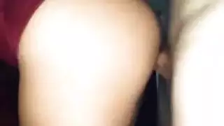 ربة منزل مثيرة وجلسة سكس ساخنة مع الوسيط في المطبخ