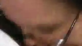 راعية البقر تمارس الجنس مع عمّين مسيطرين