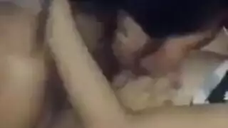 فرك يأس للبظر يؤدي إلى الرغبة في جنس حقيقي