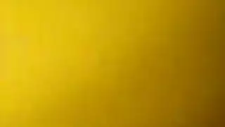 جنس على طاولة التدليك: سمراء تأخذ عدة قذفات