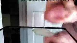 لعبة القوة السياسية: العاهرة اليونانية تبتلع كل قطرة