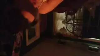 استمناء معصوب العينين: برونيت تحتاج للدفع