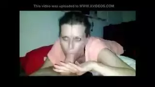 أمي العاهرة تظهر لابنة زوجها كيف تبلع عمود اللحم السميك