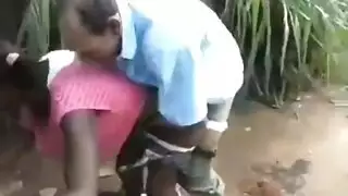 حفلة نيك في المزرعة: دفقات عميقة حتى الخصيتين